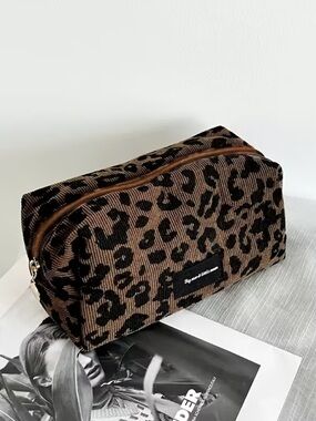 Large Capacity Fashion Leopard Print Makeup Bag
